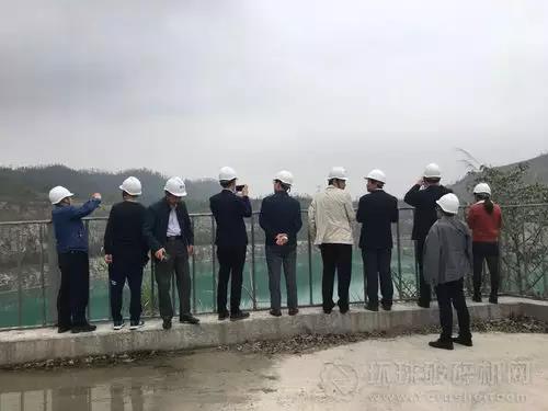 �V����dʯ��(ch��ng)�����T(m��n)̩ʢʯ��(ch��ng)�Gɫ�Vɽ���O(sh��)ӭ������ɽ�ಿ�T(m��n)����